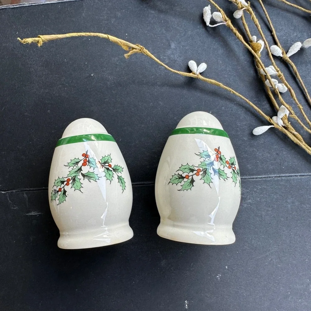 Spode Christmas Tree Holly Berry Salt & Pepper Shakers Set England Vintage